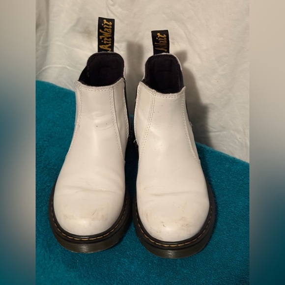 Dr. Martens Juniors Sz 2 White Ankle Boots "Chelsea" VGUC - Picture 1 of 8